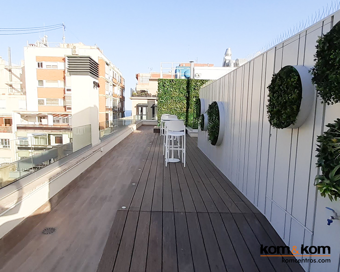Highbar: Terraza Chill Out en la Azotea del hotel Odissey Room en el centro de Alicante. Proyecto Integral de Kom&Kom